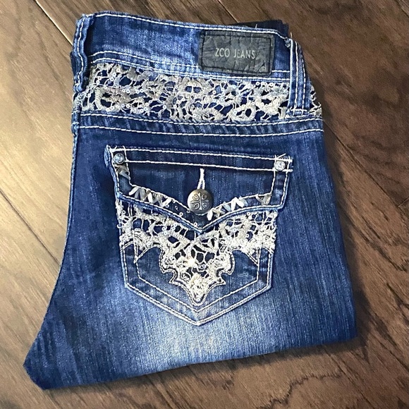 ZCO Women's Blue Denim Capri with Lace Detail - Picture 1 of 12